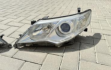 on faralar: Komplekt, Yaxın və uzaq vuran işıqlar Toyota, 2011 il, Orijinal, İşlənmiş — 2