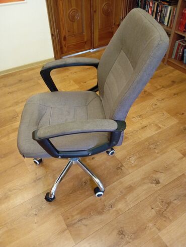 кресло кожаное офисное: Офис креслолор, Колдонулган, Дөңгөлөктүү, түсү - Боз