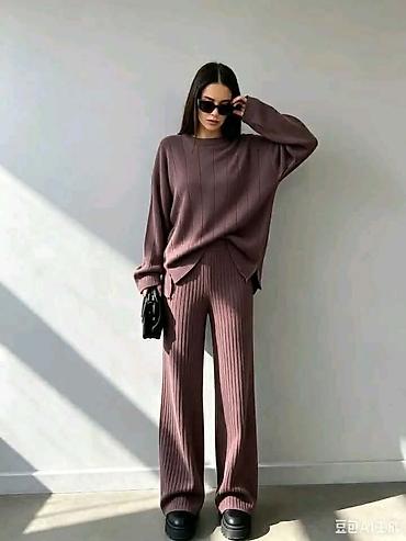 dva srca slike: Komplet 
Pamučna trikotaža
S M L XL
Cena : 4400 dinara
ML — 4