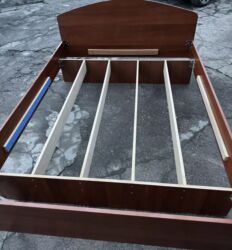 купить бу теннисный стол в бишкеке: Продаётся кровать двухспальный с матрасом,ползовались совсем