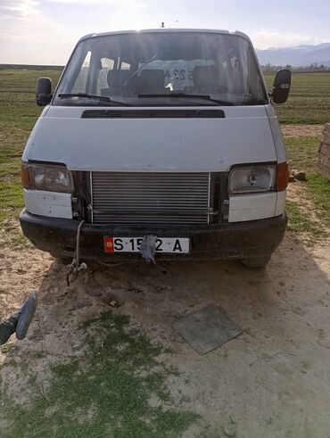 обмен на авто с доплатой: Volkswagen Caravelle: 1992 г., 0.4 - engine capacity л, Механика, Дизель, Вэн/Минивэн