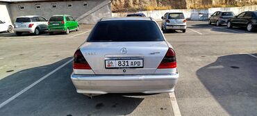 город каракол bmw e34: Автомобиль Mercedes-Benz C-класса в серебристом цвете. Кузов типа