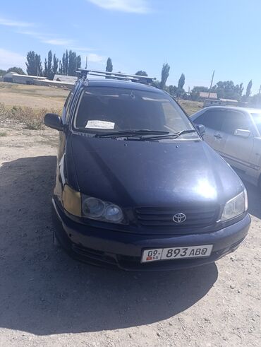 тойота виш бишкек: Универсал Toyota Carina E синего цвета, оснащенный багажником на крыше