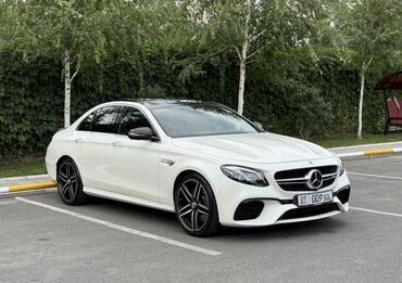 срочно в связи с переездом: Mercedes-Benz E-Class: 2018 г., 4 л, Автомат, Бензин, Седан