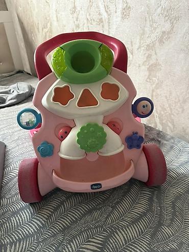 каталка ходунок: Развивающая каталка-ходунки Chicco для малышей - Яркая розово-зелёная — 1