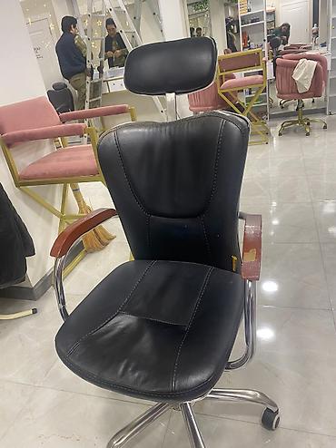 Salon, tibbi kreslolar: Kresli satili yaxwi yeziyetedur qiymet 140man unvan 28may metronun — 2