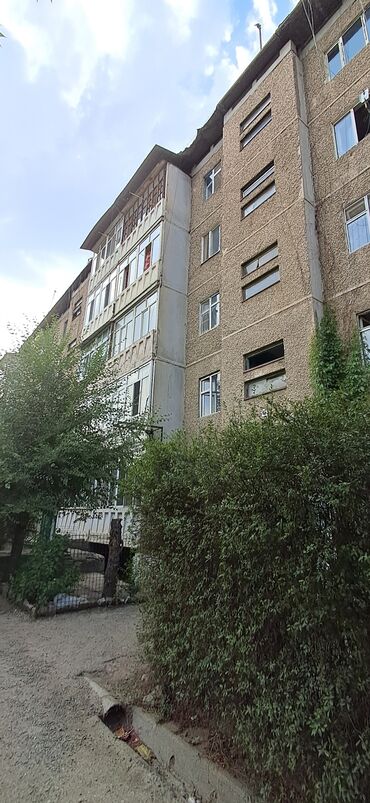 продажа элитных квартир в оше без посредников 2022: 2 бөлмө, 48 кв. м, 105-серия, 5 кабат, Эски ремонт