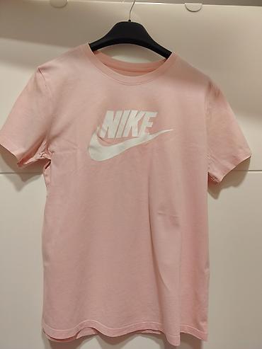 Majice kratkih rukava: Nike majica kratkih rukava – roze - Model: klasična T‑shirt silueta - — 1