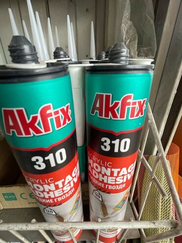 Кургак аралашмалар жана грунттоо: Акриловый монтажный клей Akfix 310 в тубе. Предназначен для надежной