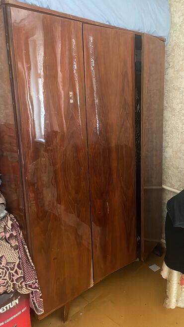 Hamısını biryerdə 250 manata satıram. Hamısı əla vəziyyətdədilər. Real