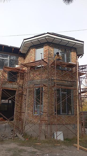 Продажа коттеджей и домов: Продаётся двухэтажный недостроенный дом недолеко от центра. рядом — 4