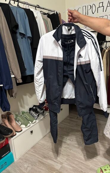 спортивный костюм на девочку: Продам Спортивный костюм Adidas (куртка + брюки) - Цвет: темно-синий с