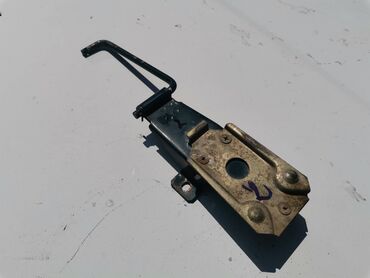 Auto delovi: Drzac prednje haube sa drzacem boce brisaca Lada 21213,21214 Niva — 2