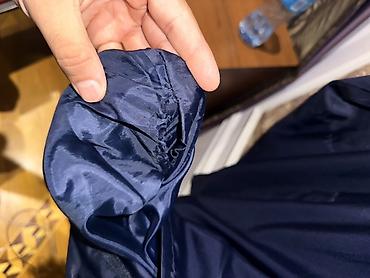 Kişi geyimləri: Real Madrid küləkkeçirməz yüngül jaket - Rəng: tünd göy, çiyinlərdə — 2