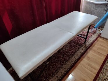 мебель для коридора: Кушетка в идеальном состоянии