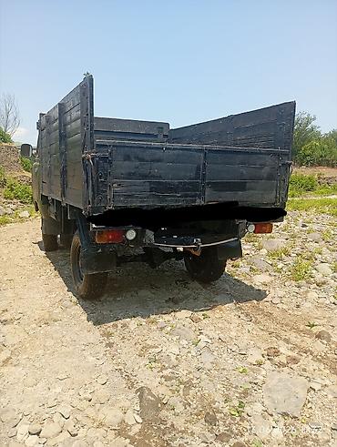 torpaqla barter maşınlar: UAZ yük maşını – taxta bortlu qoşqulu platforma - Korpus: UAZ — 3