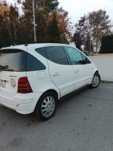 Mercedes-Benz: Mercedes-Benz A-Class A160, ağ rəngli kompakt hetçbek. Texniki və — 3