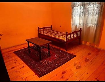 ev alqı satqısı və kirayəsi: Kirayə verilən 1 otaqlı həyət ev oğlanlar üçündür (mətbəx və sanitar — 1