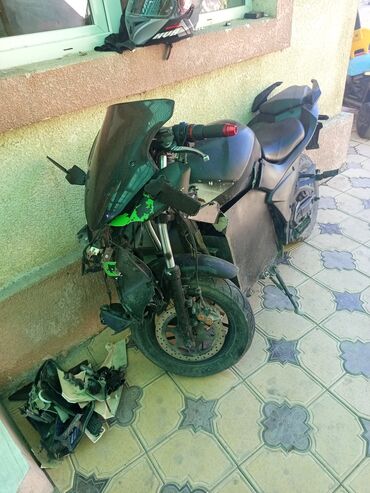 мотоцикл java: Мотоцикл-стрит/спорт под разбор или восстановление