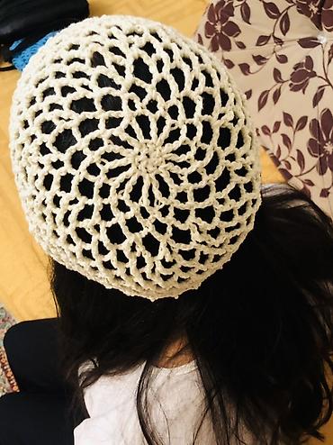 Baş geyimləri: Əl işi krujeva saç örtüyü (şəbəkəli beret) - Material: yumşaq toxuma — 4