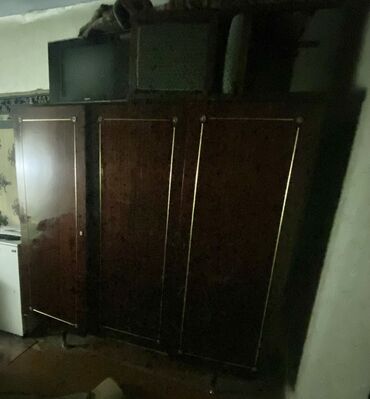 полка на панел: Кийим салуучу шкаф, Түз