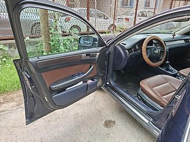 Audi: Audi A6 (C5) limuzina, tamnoplava boja, 5 vrata. - Motor i pogon — 11