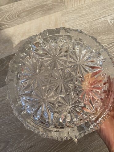 Masaüstü dəstlər: Kəsimli şüşədən ibarət masaüstü dəst. - 2 ədəd şüşə qab: dərin — 6