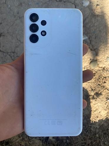 fifa 15: Samsung Galaxy A13, Б/у, 64 ГБ, цвет - Белый, 2 SIM — 1