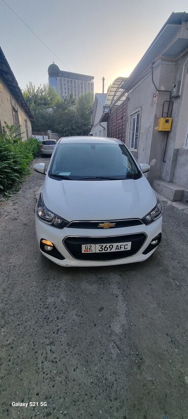 авто: Chevrolet Spark: 2017 г., 1 л, Автомат, Бензин