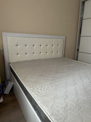 пледы из плюшевой пряжи: Двуспальная кровать, Б/у, С матрасом, Дерево, длина - 200 см