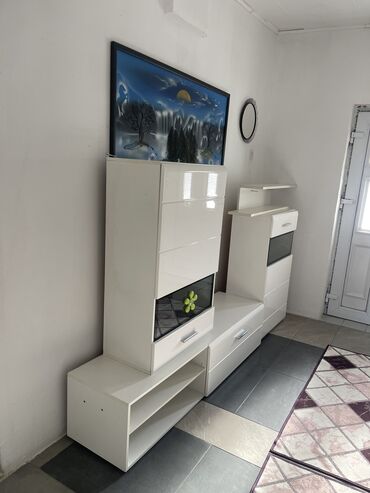 krevet za jednu osobu: TV stand, color - White, Used