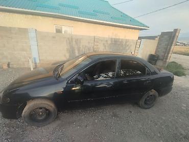 Унаа сатуу: Mazda 323: 1996 г., 1.8 л, Кол менен иштөөчү, Бензин, Седан — 2