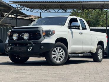 тойота пикап: Продаю Toyota Tundra 2017 года Машина в идеальном состоянии Объем 4.6