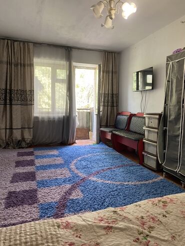 срочно продаётся 1 комнатная квартира в районе ошского рынка по улице молодая гвардия: 2 комнаты, 41 м², Хрущевка, 3 этаж, Старый ремонт