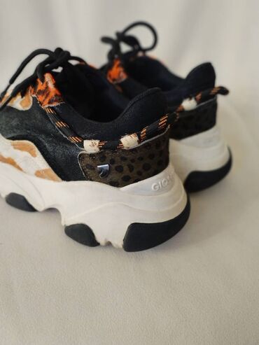 Women's Sneakers and athletic shoes: 38 — 6