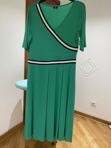 kivi zelena haljina: XL (EU 42), 2XL (EU 44), color - Green, Other style, Short sleeves