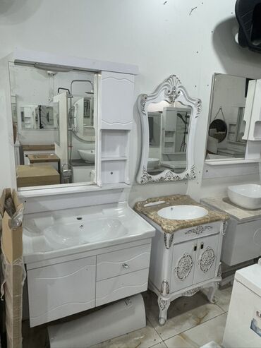 Truba: Bu, hamam otağı üçün nəzərdə tutulmuş ağ rəngli, müasir üslublu güzgü