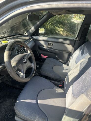 Nissan: Nissan Micra: 2002 г., 1.3 л, Механика, Бензин, Седан at lalafo.kg — 6 Nissan: Nissan Micra: 2002 г., 1.3 л, Механика, Бензин, Седан — 6