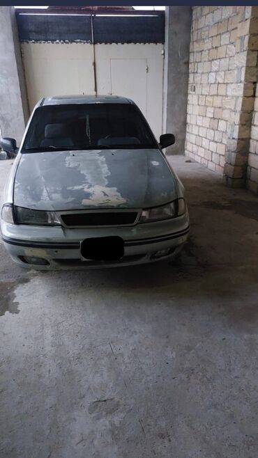 maşınların satisi: Gümüşü rəngdə olan Daewoo Nexia avtomobili satılır. Avtomobilin