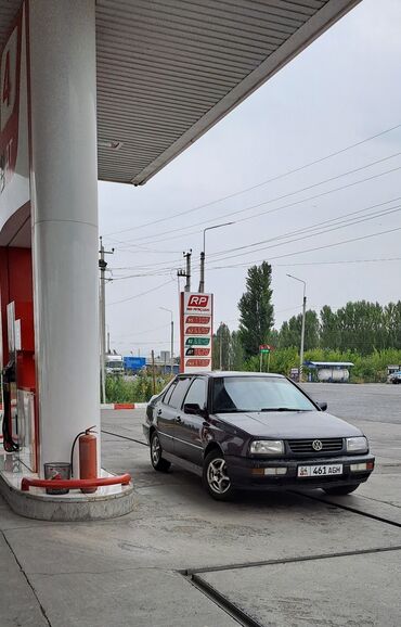 продаю марч: Volkswagen Vento: 1997 г., 1.8 л, Механика, Бензин, Седан