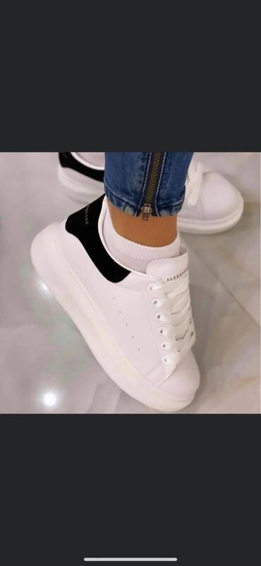Sneakers & Athletic shoes: 45, color - White
