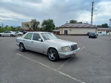 Mercedes-Benz: Mercedes-Benz 220: 1993 г., 2.2 л, Механика, Бензин, Седан