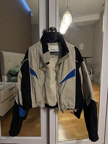 Kişi geyimləri: Bershka unisex küləkkeçirməz qısa gödəkçə - Rənglər: bej, qara və — 1