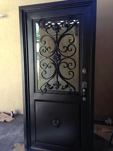 Giriş qapıları: Yeni Giriş qapısı Şəbəkə ilə, Pulsuz quraşdırma, Ünvandan götürmə, Pulsuz çatdırılma, Ödənişli çatdırılma — 9