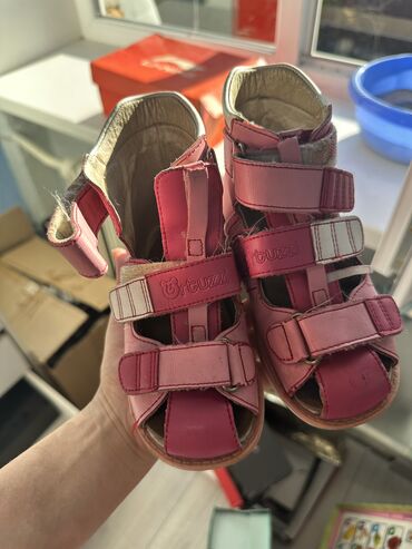 обувь саламандра оригинал: Продаю фирменную обувь на девочку 6 лет 28-29 размер Каждый по 500 с