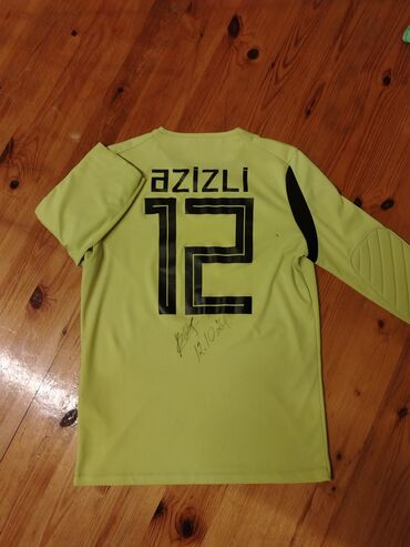 qapıcı forması: Rəşad Ezizlinin Formasi Satılır.Futbolcu terefinden ozu verilib Real