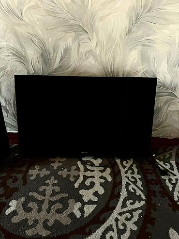hisense 49: Телевизор Hisense, диагональ примерно 32–40". Тонкая рамка, плоская — 2