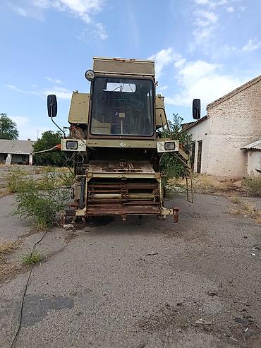 Зерноуборочные комбайны: Комбайн Fortschritt E 516 B Описание: - Зерноуборочный комбайн серии — 1