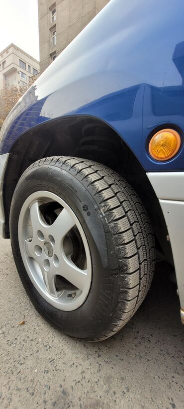 Mitsubishi: Mitsubishi Space Runner: 2001 г., 2 л, Механика, Бензин, Минивэн — 8