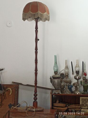 Зеркала: Taxta korpuslu və narıncı parça başlıqlı vintage döşəmə lampası